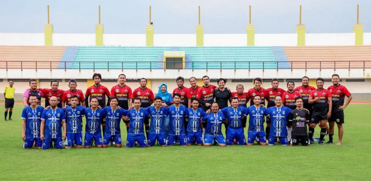Plh Sekda Saksikan Pertandingan Persahabatan antara Pemprov FC dengan Setkab FC