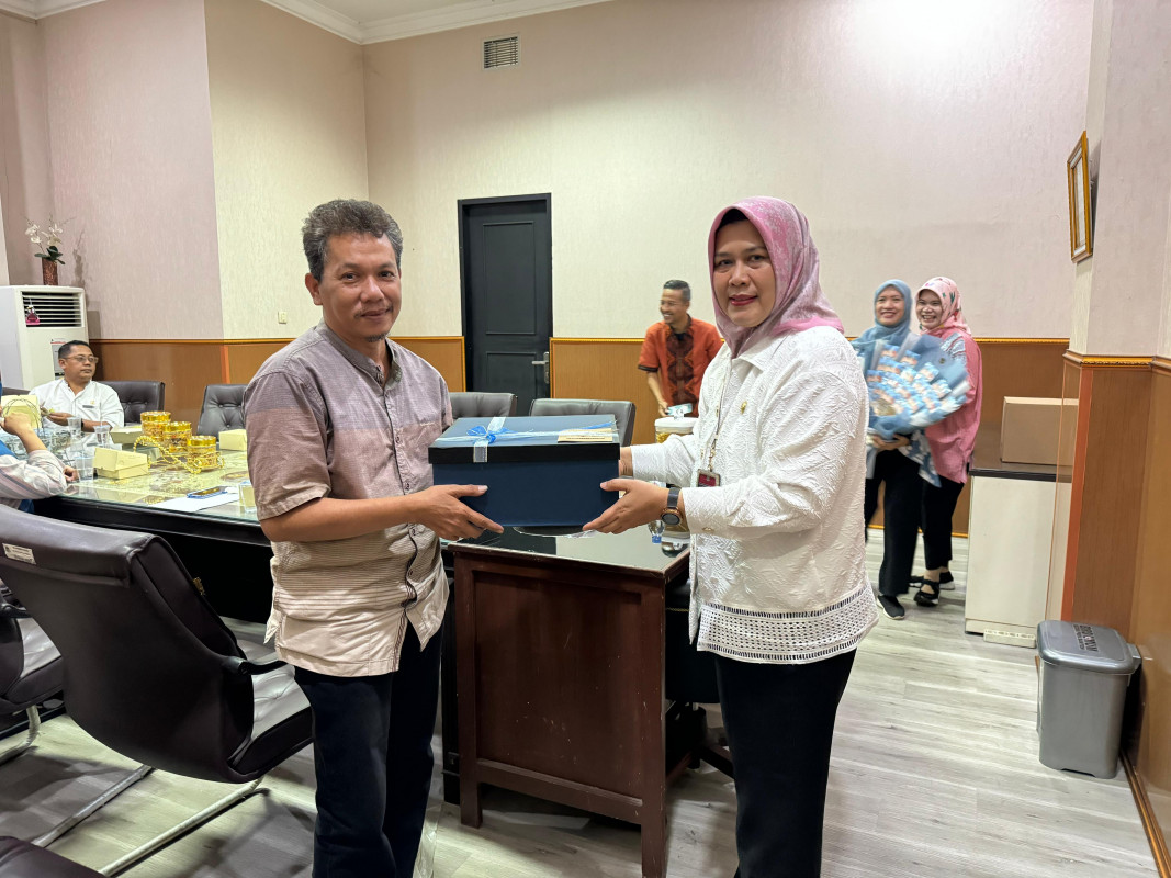 Biro Umum dan Perlengkapan Sekretariat Daerah Provinsi Banten mengadakan acara Pelepasan Pegawai Purna Tugas (Pensiun) bertempat di ruang rapat Kepala Biro Umum dan Perlengkapan