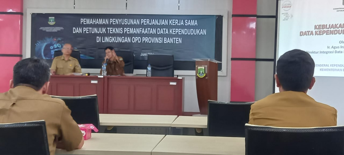 Biro Umum dan Perlengkapan Mengikuti Acara Rapat Pembahasan Penyusunan Naskah Perjanjian Kerja Sama dan Petunjuk Teknis Pemanfaatan Data Kependudukan